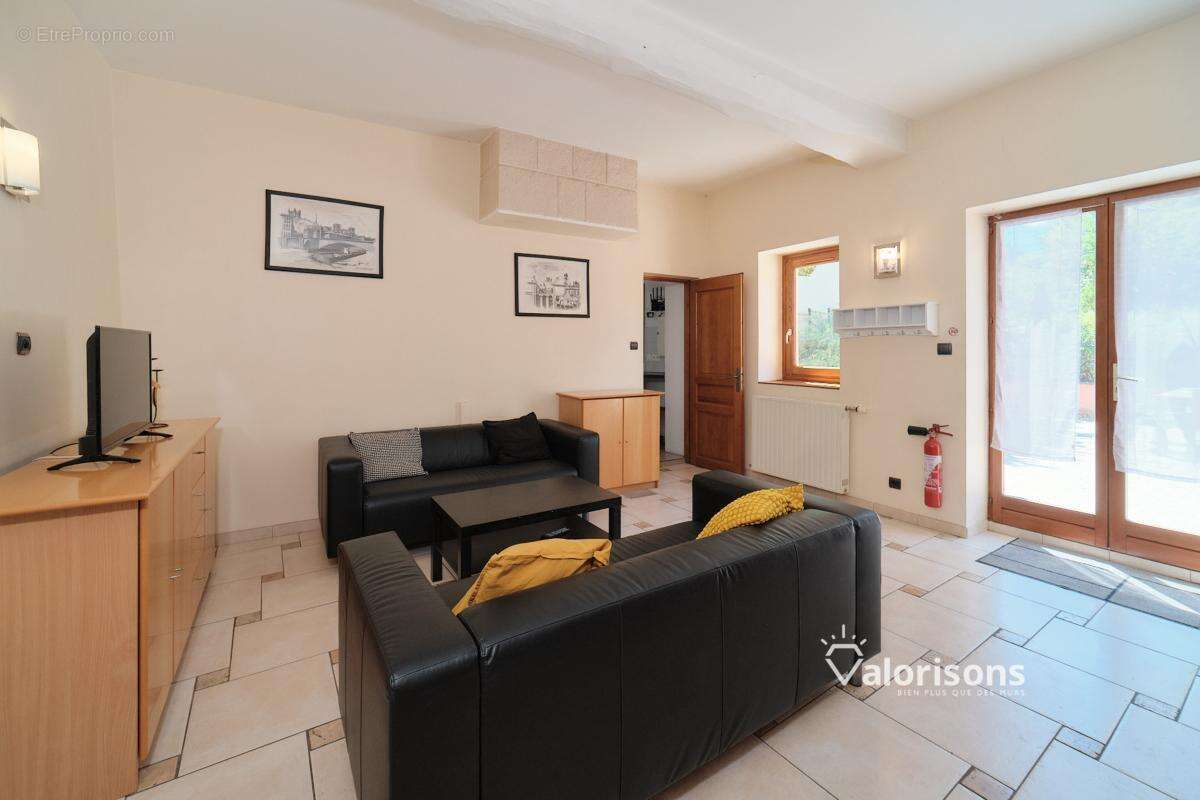 Maison 100 m² à Jons  - photo 7