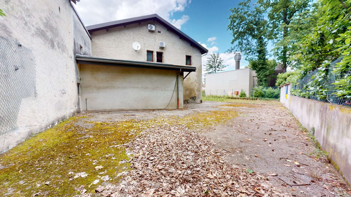 Ensemble immobilier rare de 547 m² habitation + local d'activité centre de gières - photo 3