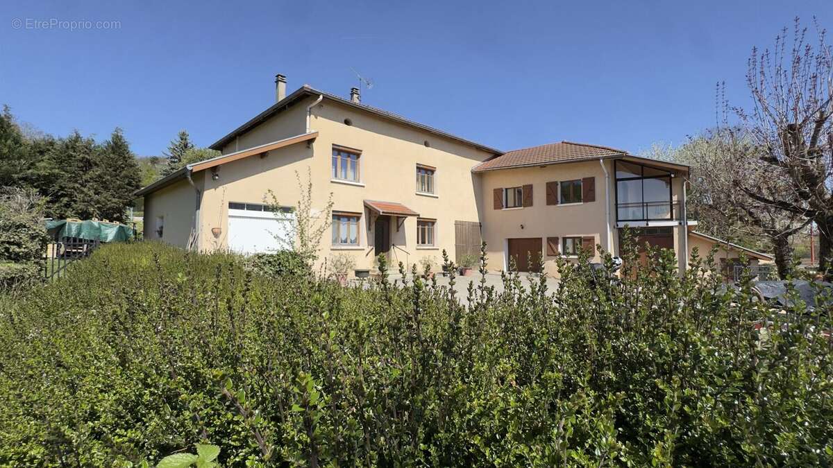 Maison à POMMIER-DE-BEAUREPAIRE
