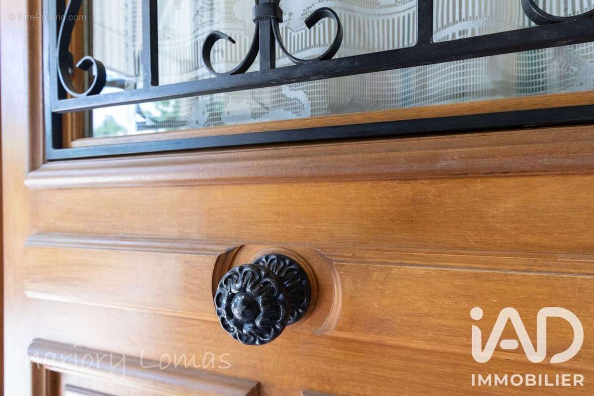 Maison 115 m² à Charbonnieres-Les-Bains  - photo 6