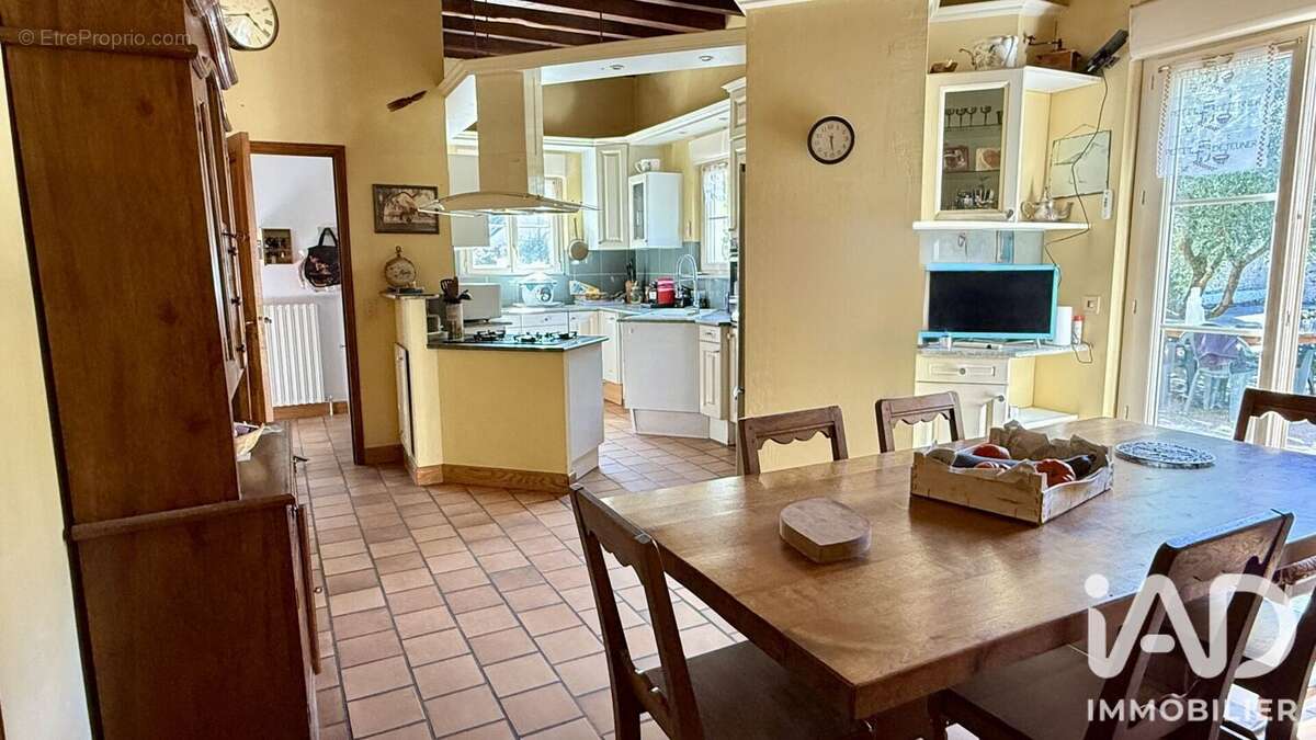 Maison 476 m² à La Croix-En-Touraine  - photo 6