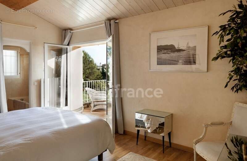 Propriete à vendre 6 pièces GOURDON (06), vue mer, jardin de 6000 m², garage - photo 14