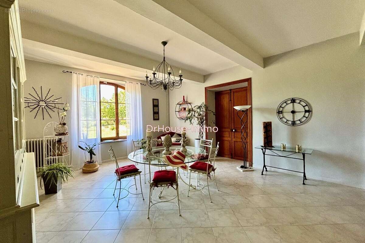 885 m² à Carcassonne  - photo 8