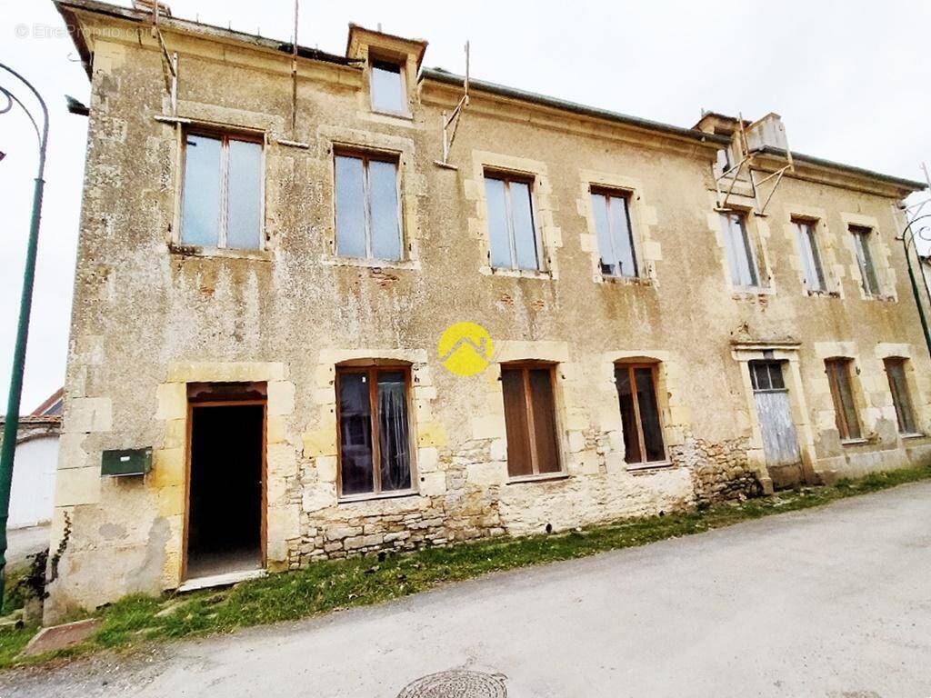 Maison à LA GUERCHE-SUR-L&#039;AUBOIS