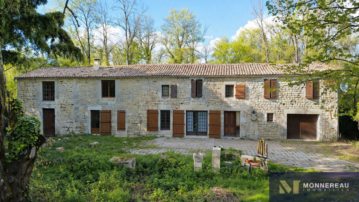 Maison à RUELLE-SUR-TOUVRE