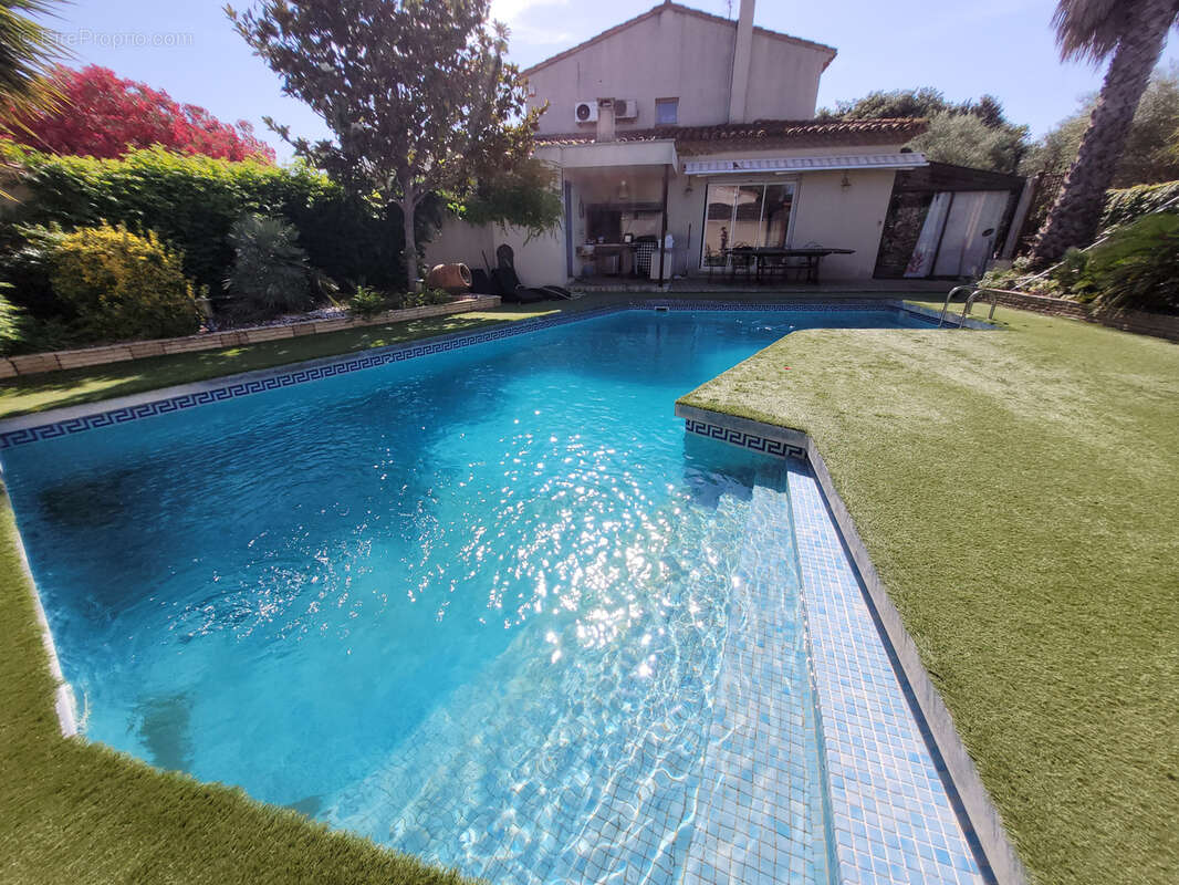 Coursan Villa de type 5 de 200 m2 habitable, plus un appartement de type 2 indépendant de 60 m2, piscine sur u - photo 23
