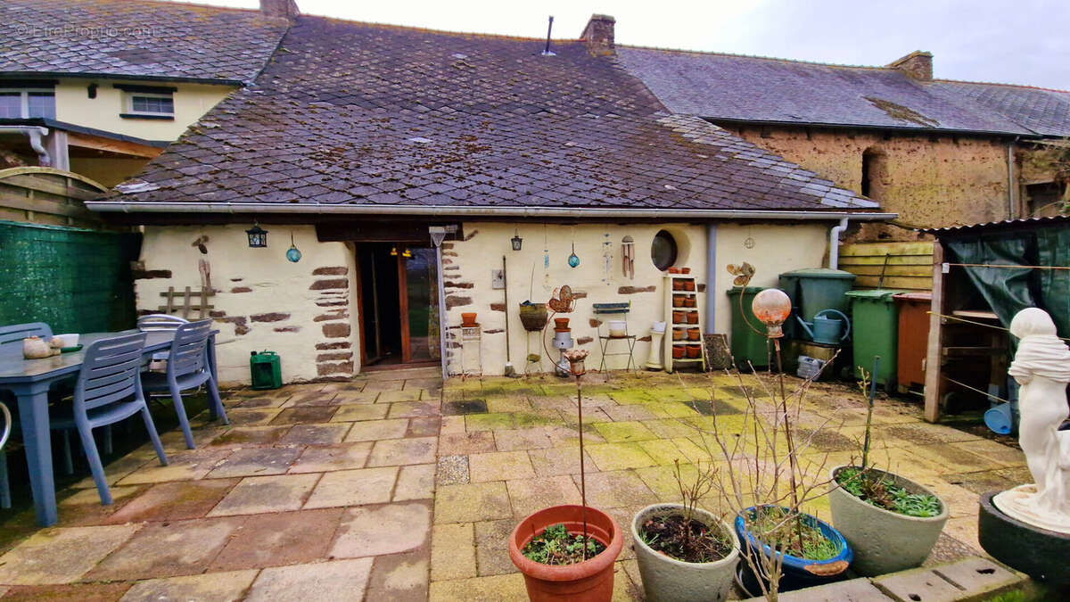 Maison à MENEAC