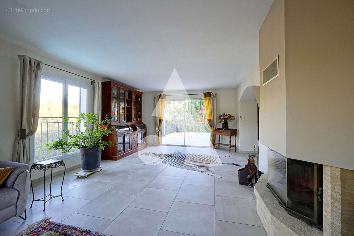 Maison à CHATEAUNEUF-LE-ROUGE