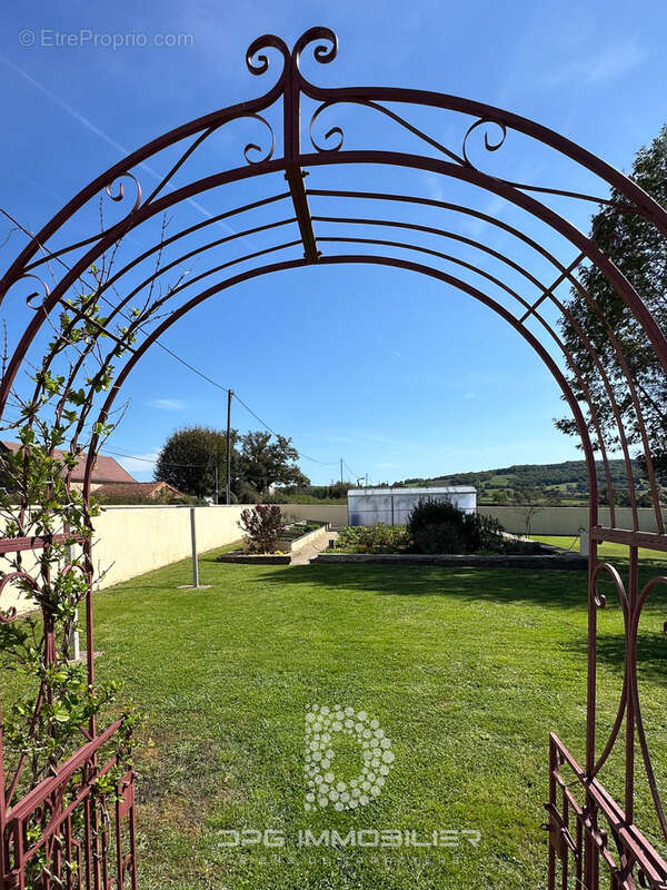 Maison à SAINT-MARCELIN-DE-CRAY