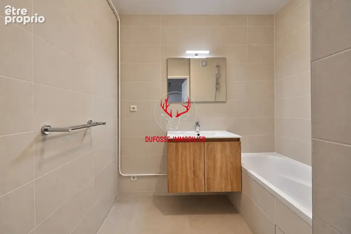 Carré d'or / jacobins - t2 de 57 m² entièrement rénové avec vue sur la place - photo 9