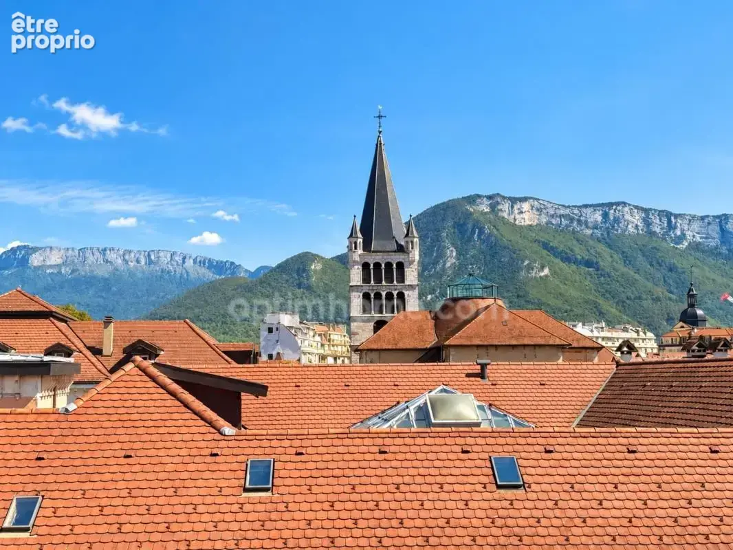Annecy centre – appartement d’exception avec vue sur les toits et les montagnes - photo 10