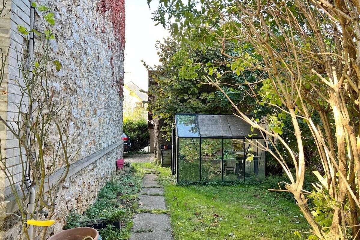 Maison à CHENNEVIERES-SUR-MARNE