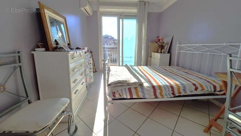 Appartement à MARSEILLE-4E