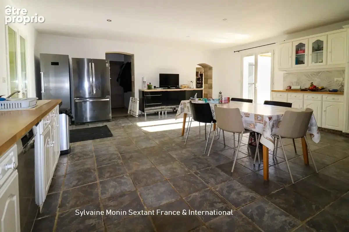 Calme absolu et vue dégagée pour cet ensemble immobilier de 3 maisons avec 3 piscines sur 2 hectares - photo 12