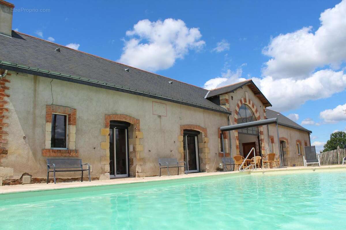   - Maison à SEICHES-SUR-LE-LOIR