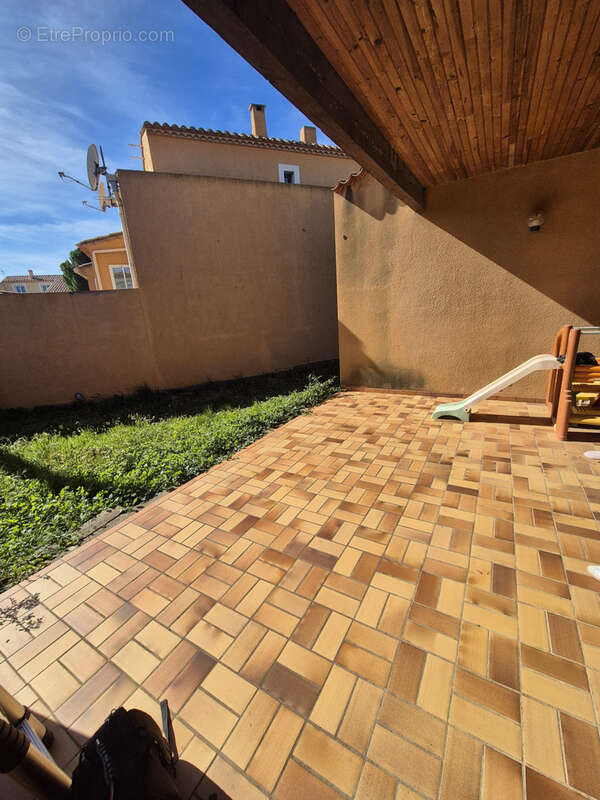 Maison T4 bis de 73 M2 avec 20 M2 de terrasse et 400 M2 de jardin - photo 2