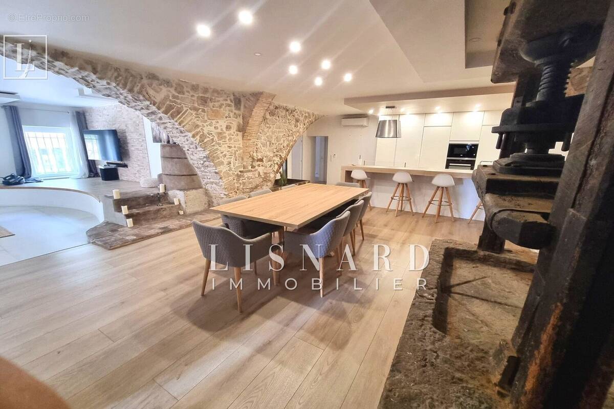 Appartement à VALLAURIS