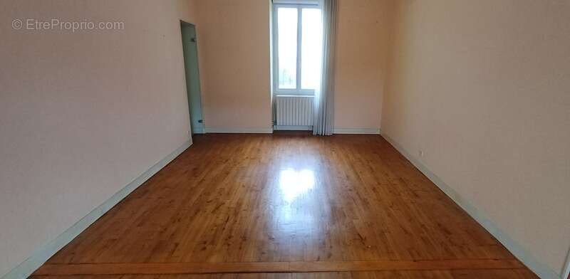 Maison à SAINT-YRIEIX-SUR-CHARENTE