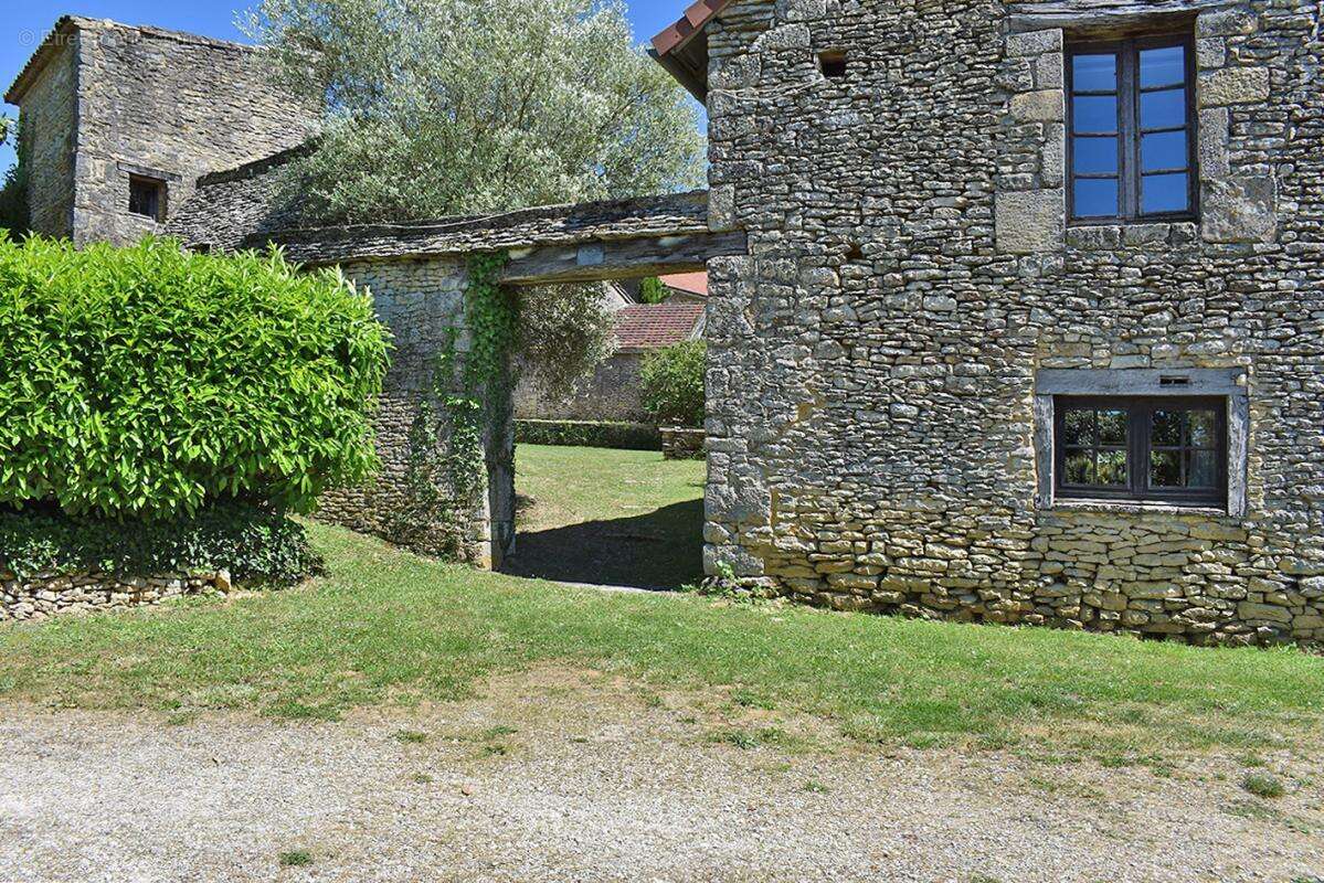 Propriété de gîtes Coly Saint Amand 18 pièce(s) 403 m2 - photo 17