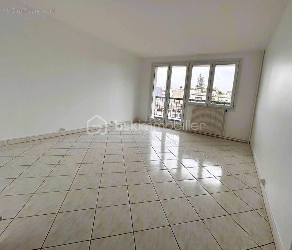 Appartement à CORBEIL-ESSONNES