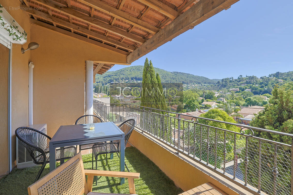 Appartement à SOLLIES-TOUCAS