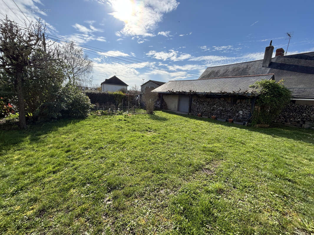 Maison à SAINT-CLEMENT-DES-LEVEES