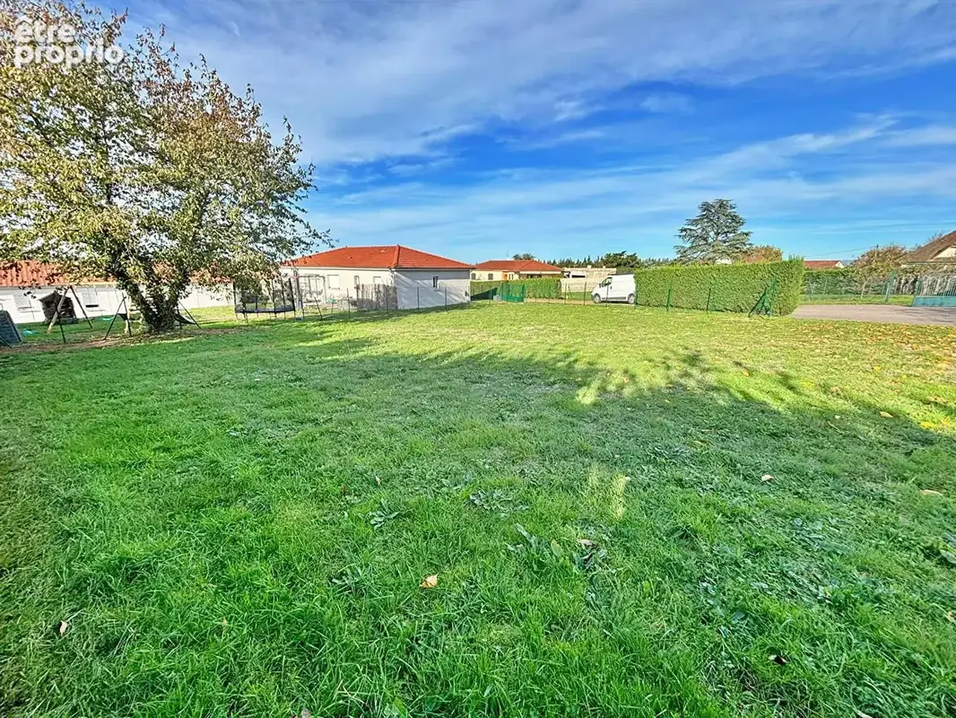 Photo Terrain à Commelle-Vernay au prix de 64 000€