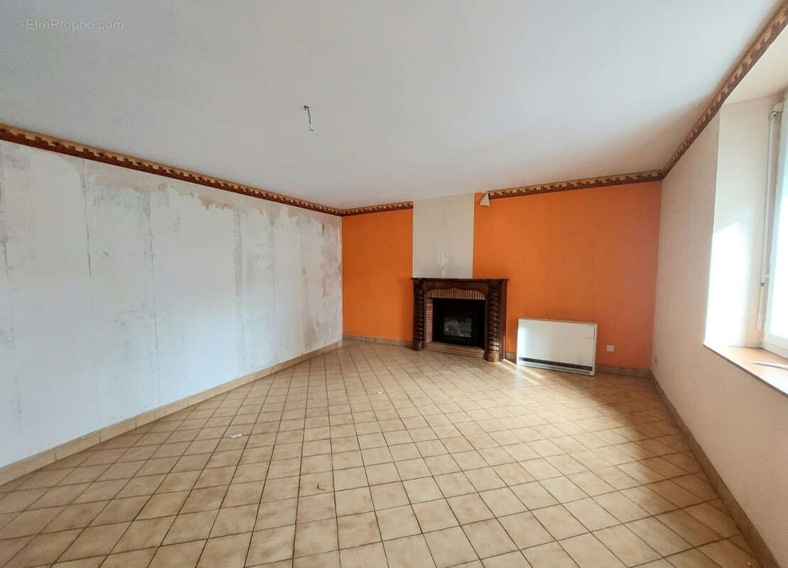 Maison à ARGENTRE-DU-PLESSIS