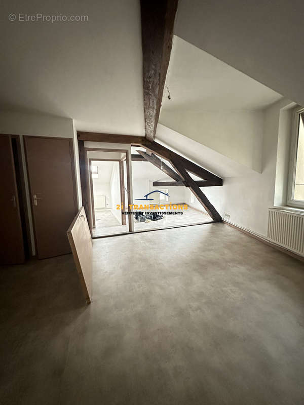 Appartement à LE CHAMBON-FEUGEROLLES