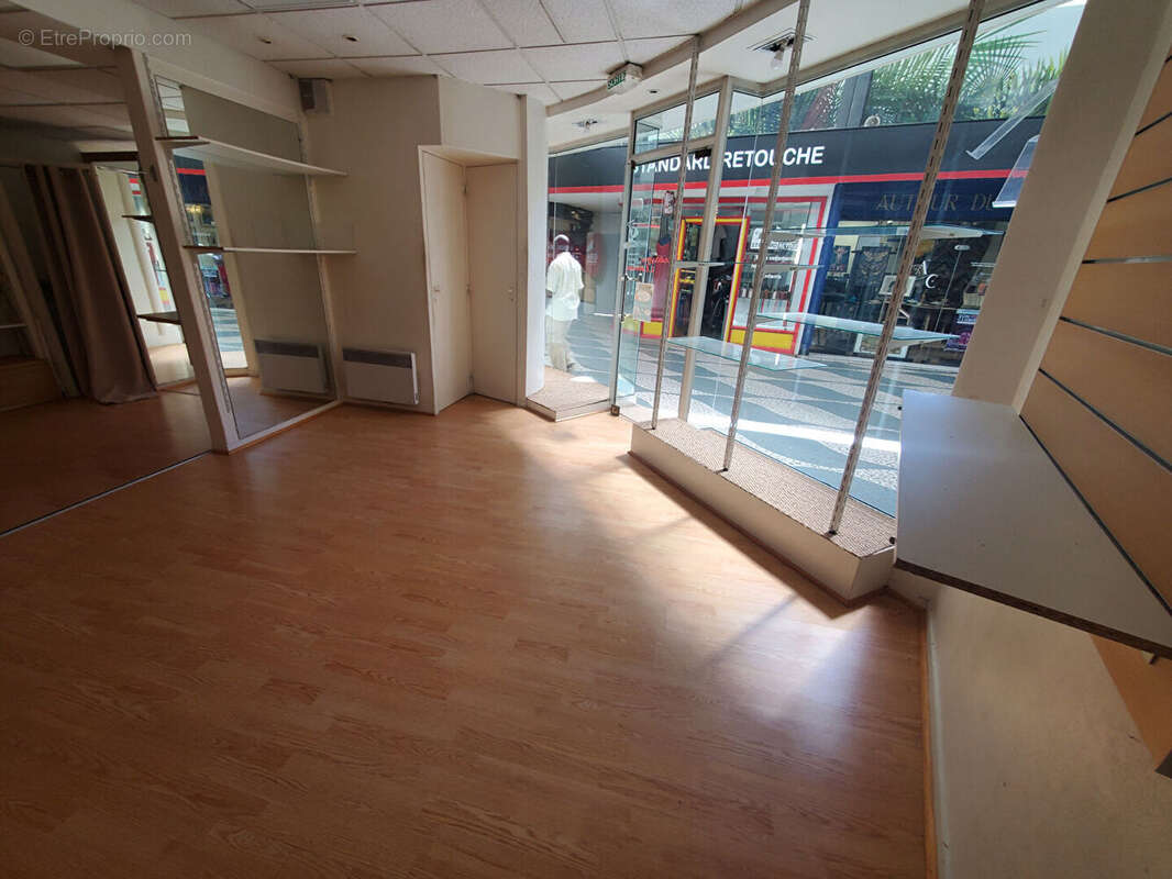 Local commercial 57m² à tours - photo 2