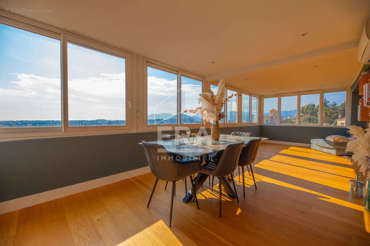 Appartement à MANDELIEU-LA-NAPOULE