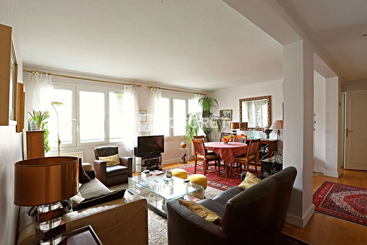 Appartement Paris 4 pièce(s) 102 m2 avec deux caves. - photo 9