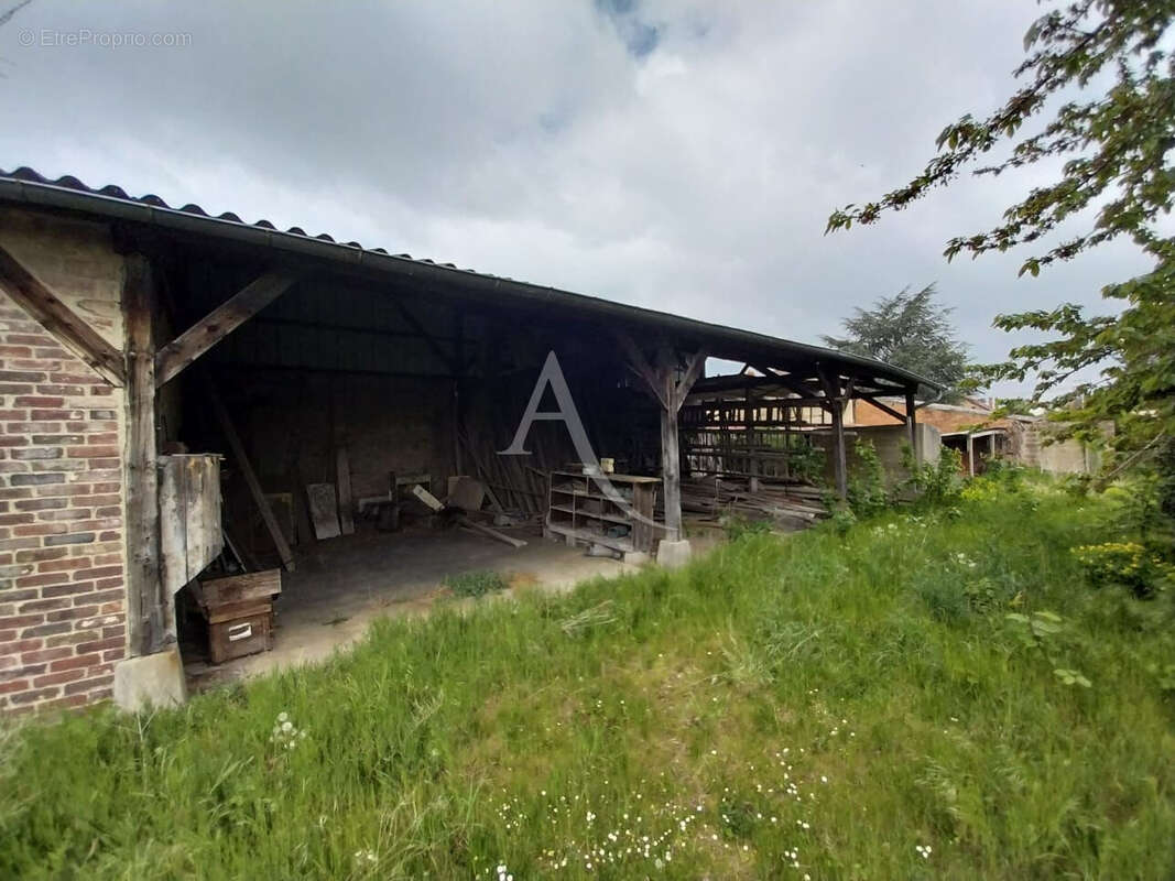 Terrain à LES MUREAUX