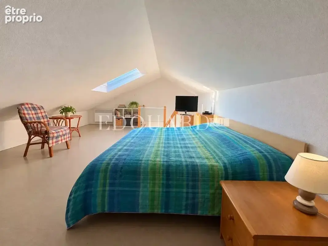 En exclusivité deux pièces en dernier étage avec spacieuse terrasse, cave et parking, à quelques pas des plages - photo 9