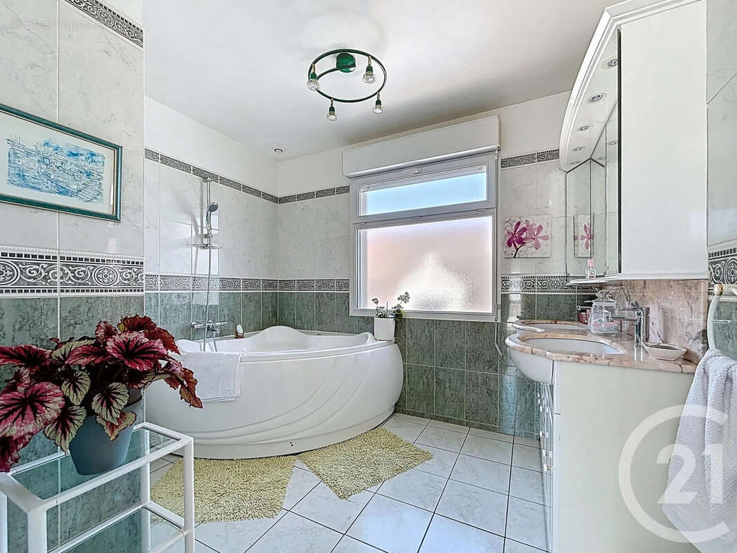 Maison à VERT-SAINT-DENIS