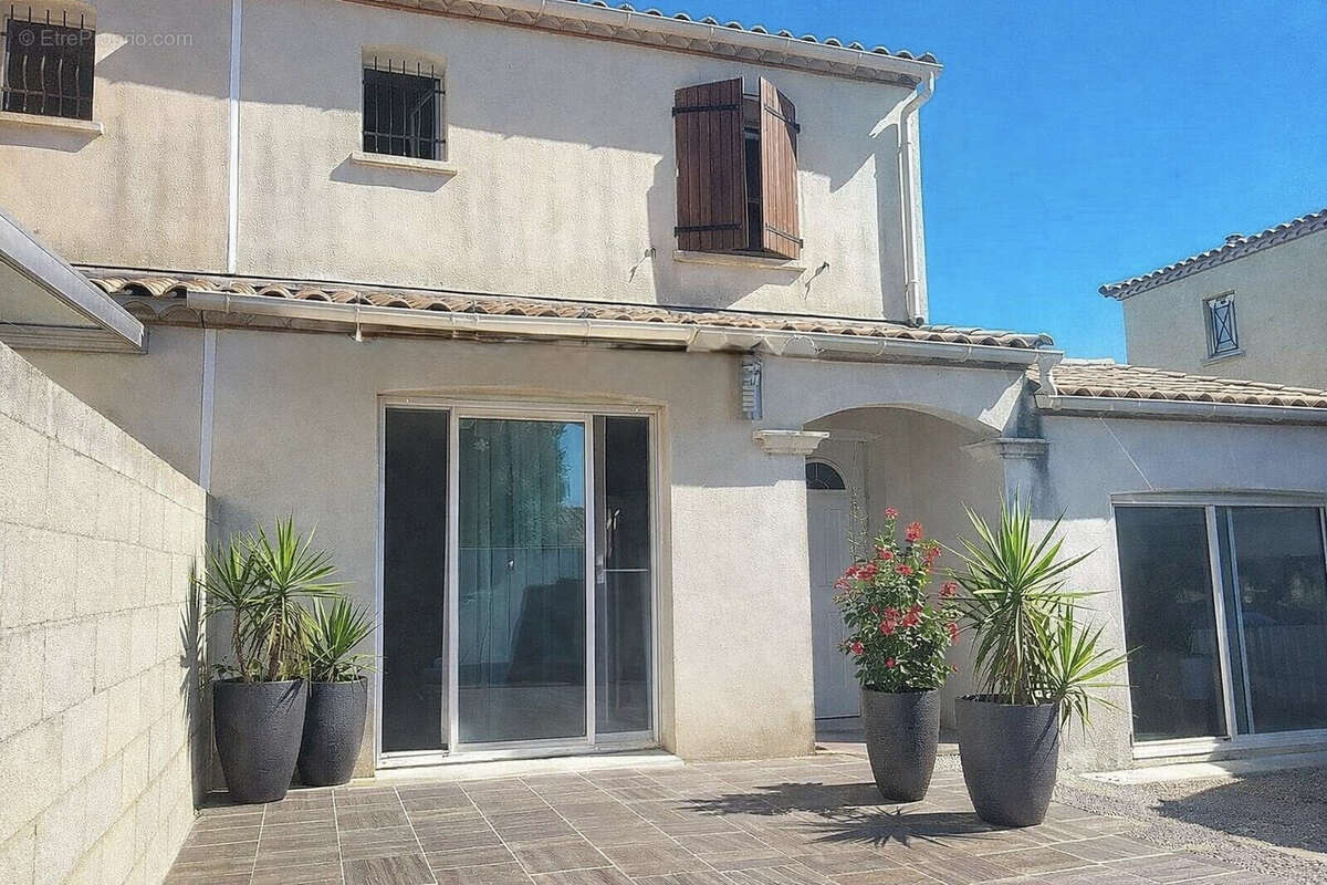 Maison à GALLARGUES-LE-MONTUEUX