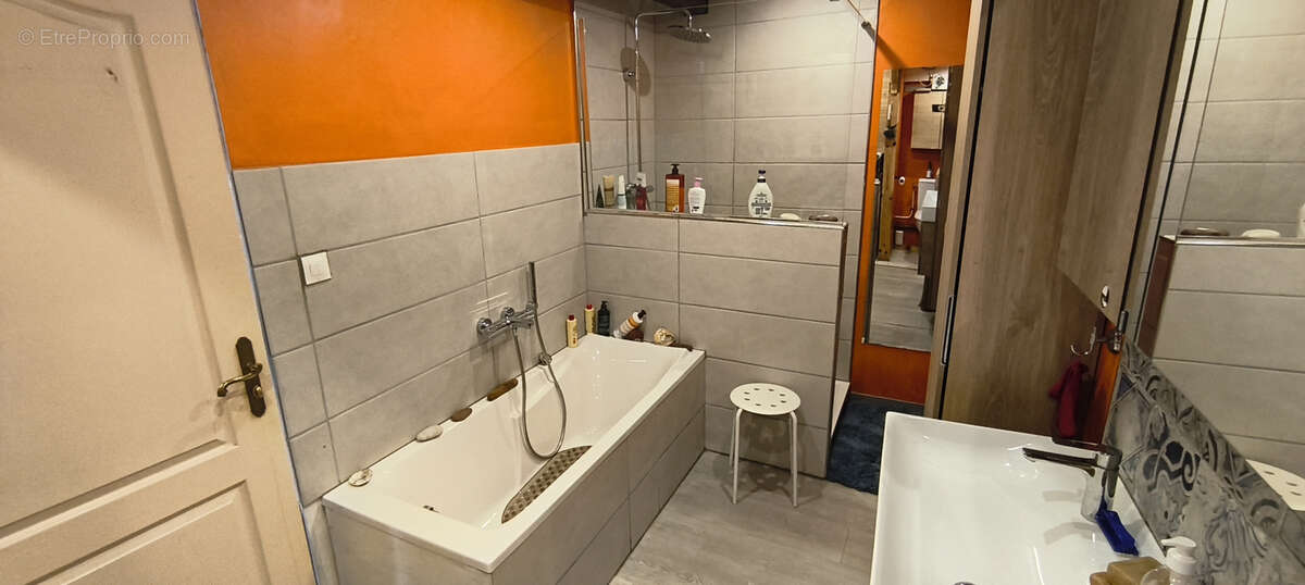 Maison à acheter à Cournon-D'Auvergne 4 chambres, cour sans vis-à-vis - photo 6