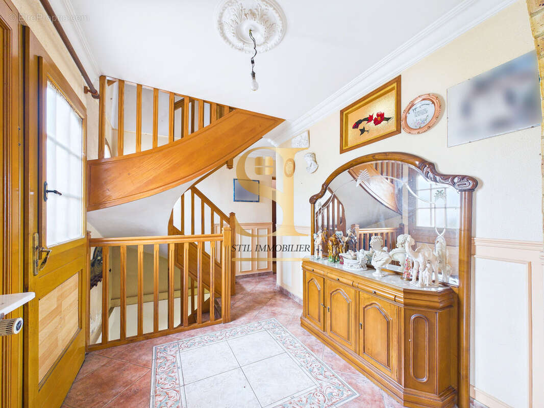 Maison 212 m² à Leuville-Sur-Orge  - photo 2