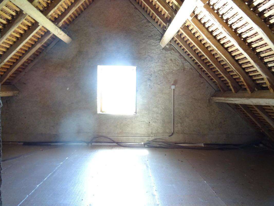 Maison à MONTAIGU-LE-BLIN