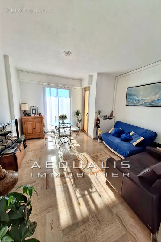 Appartement à SAINT-LAURENT-DU-VAR