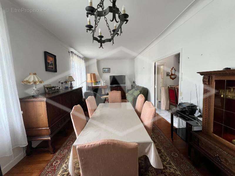 Maison à VARENNES-JARCY