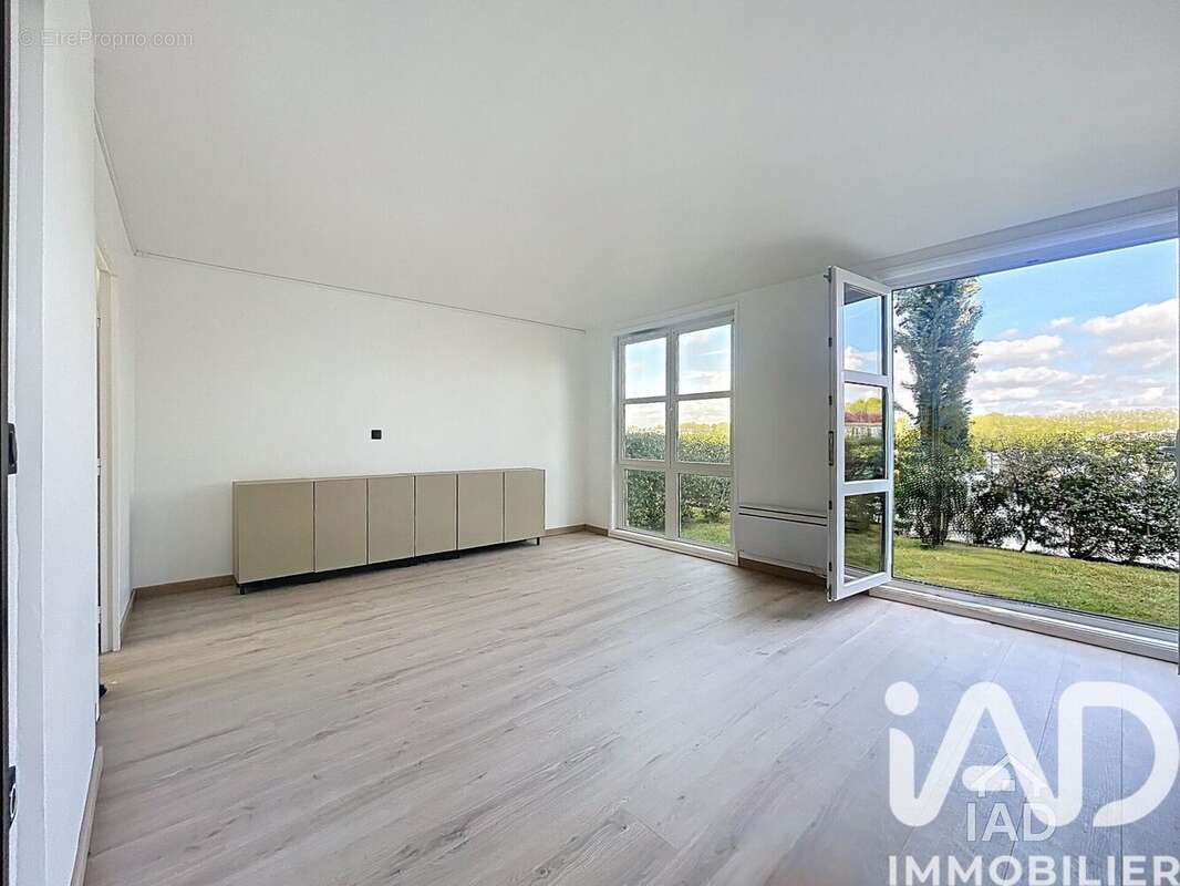 Photo 4 - Appartement à VOISINS-LE-BRETONNEUX