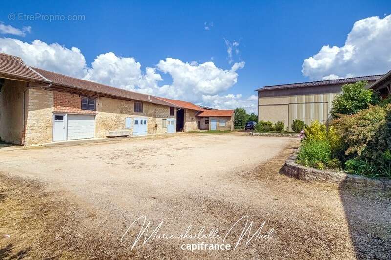 Maison à PONT-DE-VAUX