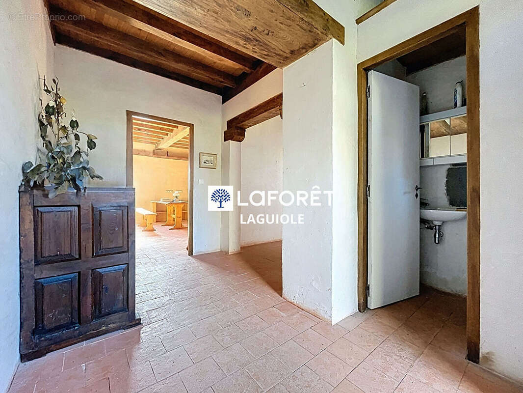 Maison à LACROIX-BARREZ