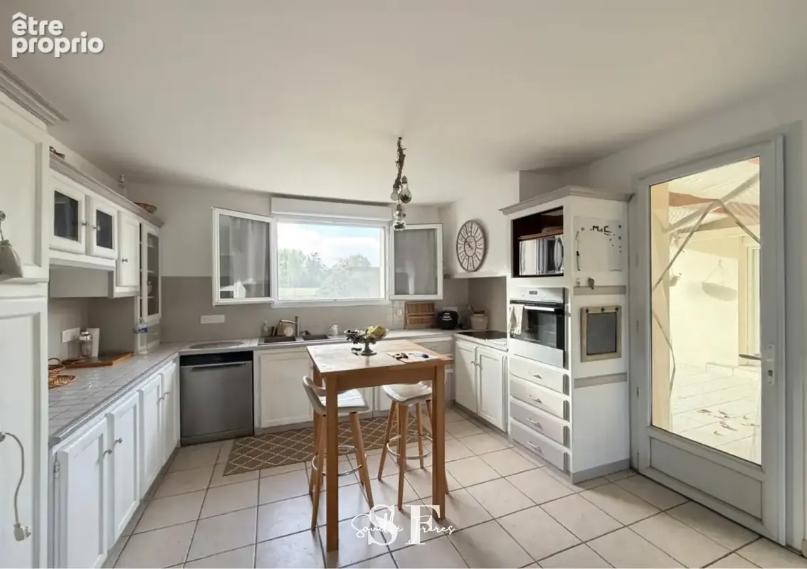 Brax - villa de plain pied avec double garage - dependance - terrain clos. - photo 2
