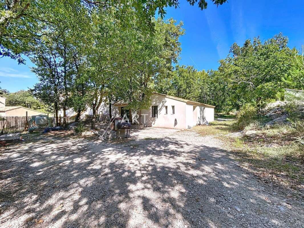 Maison à MENERBES