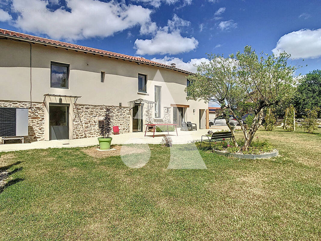 Maison à AVEIZE