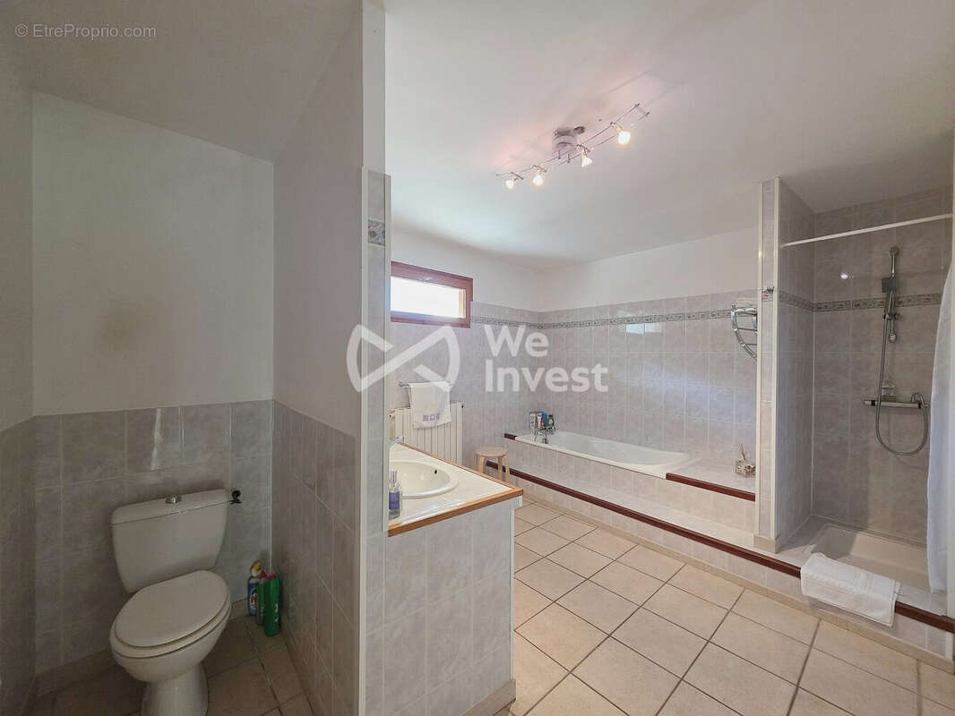 Maison 212 m² à Calzan  - photo 9
