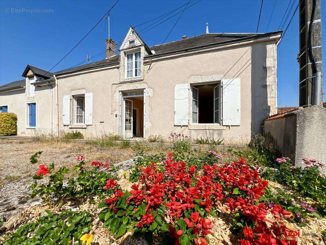 Maison à BINAS