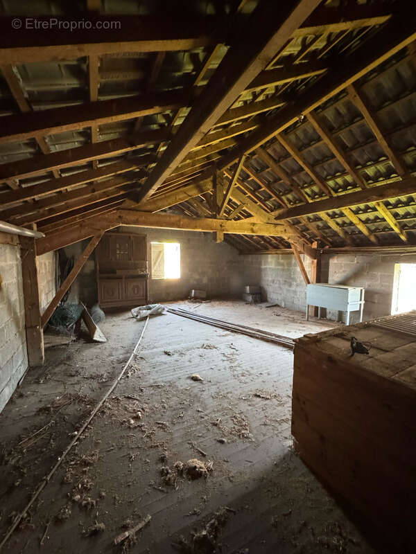 Dépendance à fort potantiel de réhabilitation sur un terrain de 1275 m2 - photo 4